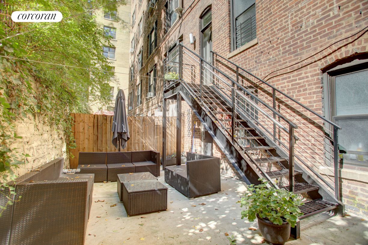 Primary Photo - 250 W 104th St