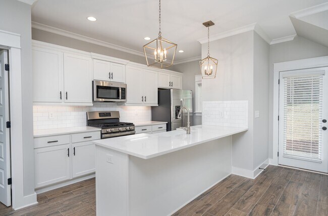 Foto del edificio - 3 Bedroom Home in Premier Location!