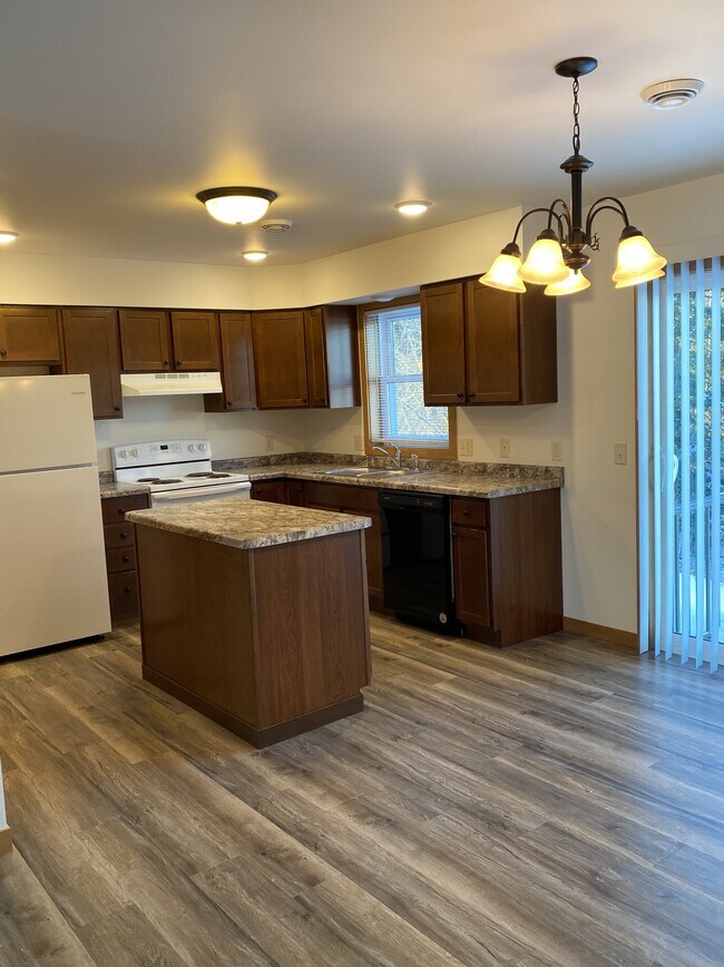 Foto del edificio - 619 Spruce Ln
