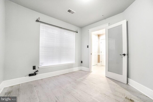 Building Photo - 3100 Esser Pl