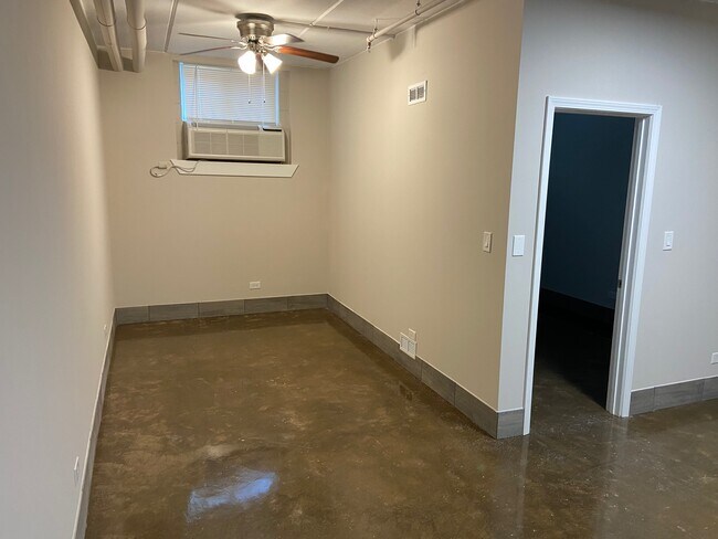 Foto del edificio - 175 S McHenry Ave