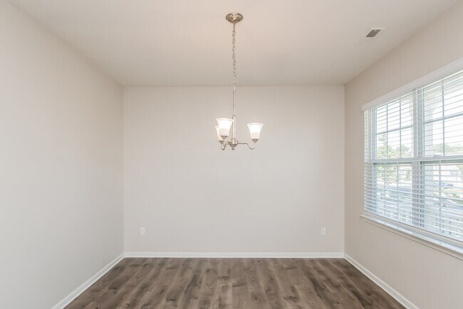 Foto del edificio - 674 River Dell Townes Ave