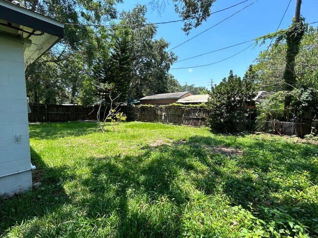 Building Photo - 460 Card Ave