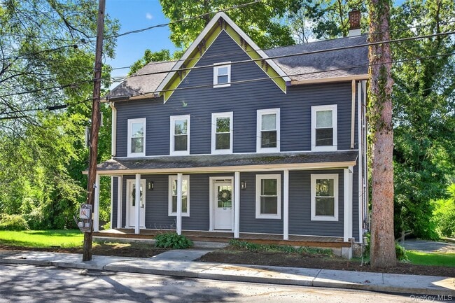 Building Photo - 293 Main St