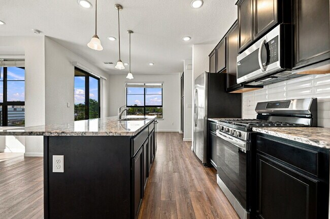 Foto del edificio - $2,450.00 2 bed, 2.5 bath located in Denver with Central AC, and In Unit Laundry!