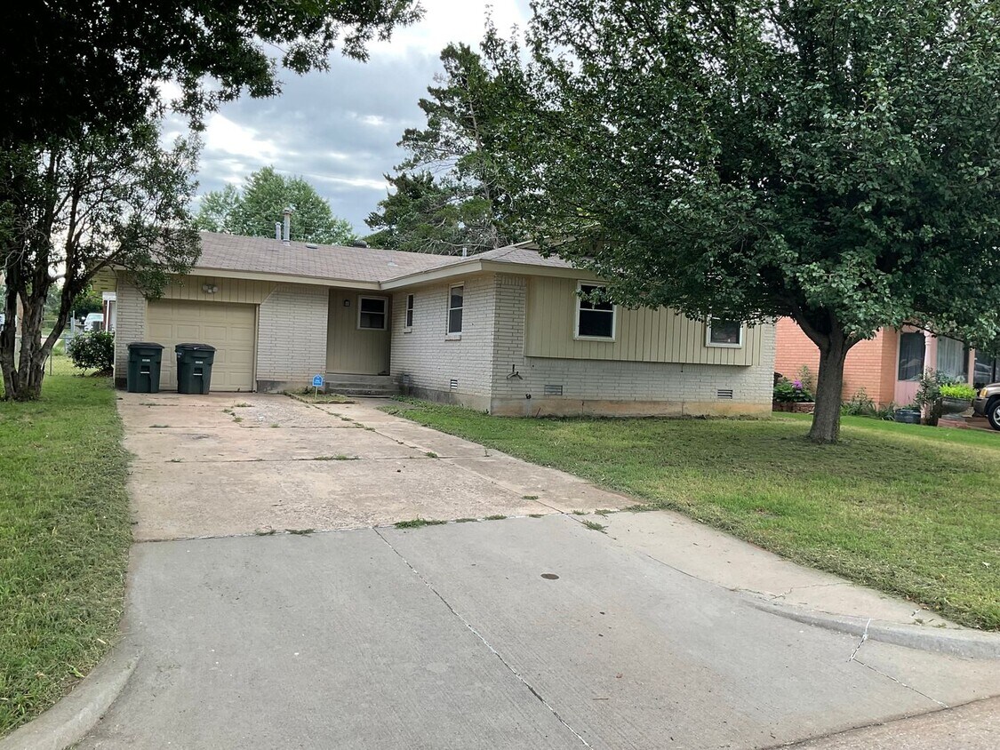 Foto principal - 2B/1.5B Home in a quiet Del City Suburb