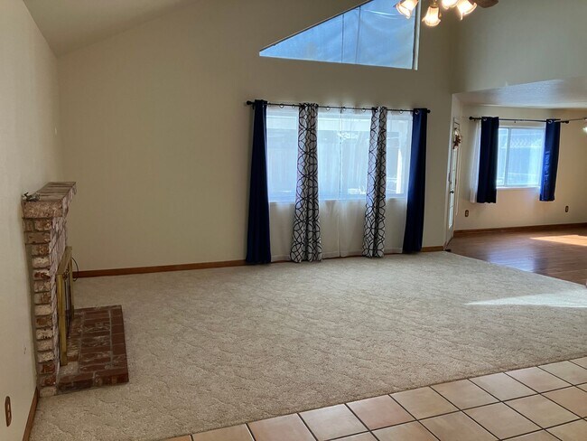 Foto del edificio - 1725 Branchwood Cir