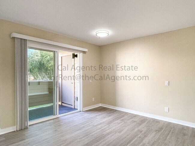 Foto del edificio - 6400 Christie Ave