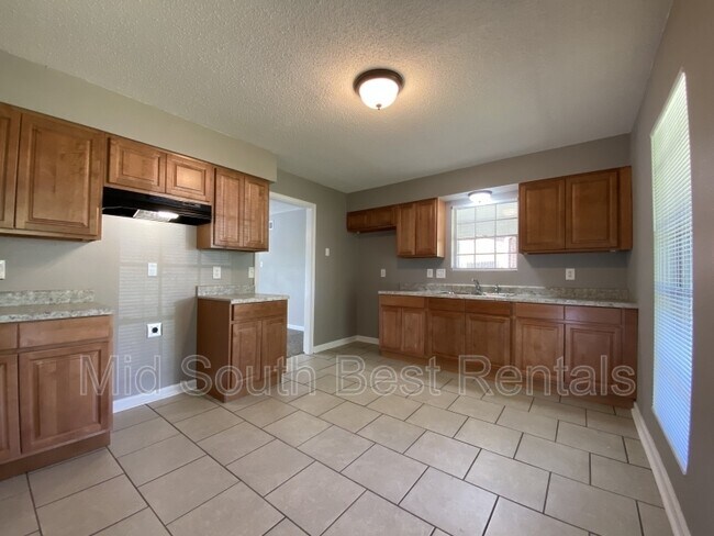 Foto del edificio - 839 Englewood Cove