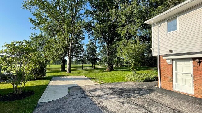 Foto del edificio - 22007 Halburton Rd