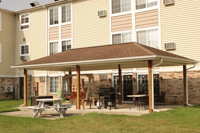 Pabellón - Pineview Apartments (55 and older community)