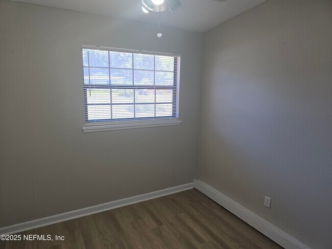 Building Photo - 255 Woodside Dr