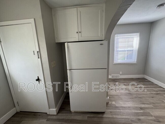 Foto del edificio - 1944 Victoria Ave