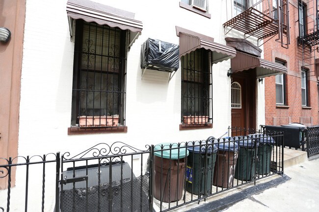 Building Photo - 223 Sackett St