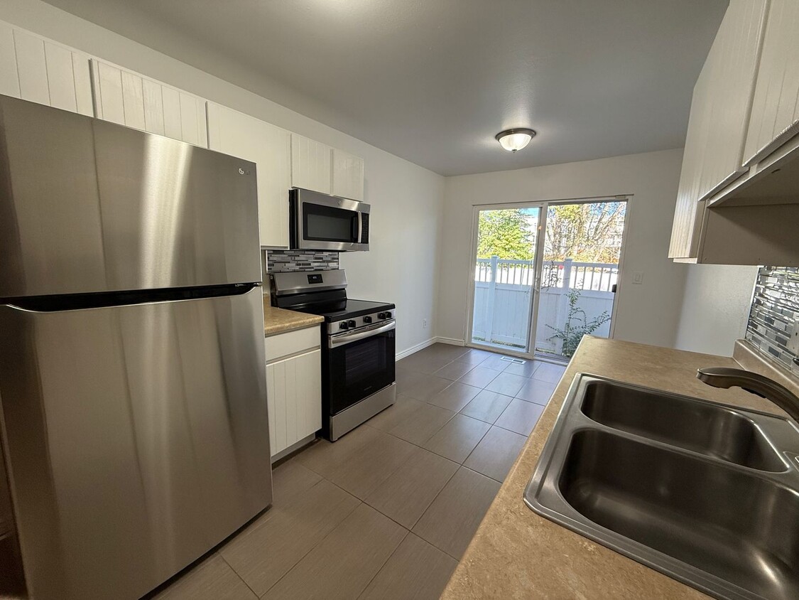 Foto principal - Remodeled Condo in West Valley