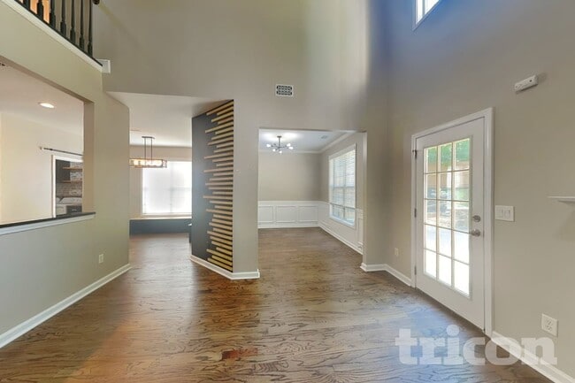 Building Photo - 323 Ivy Manor Dr NW