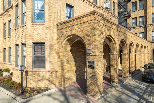Building Photo - 7321 S South Shore Dr