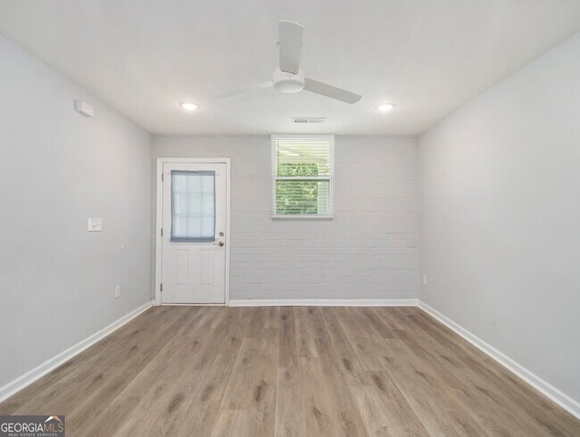 Foto del edificio - 571 Eva Kennedy Rd