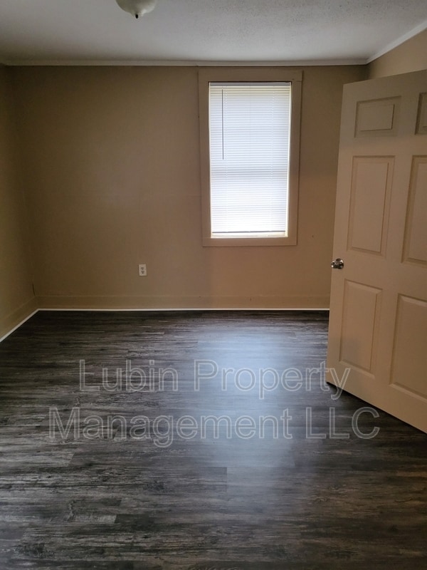 Building Photo - 1527 Cella St