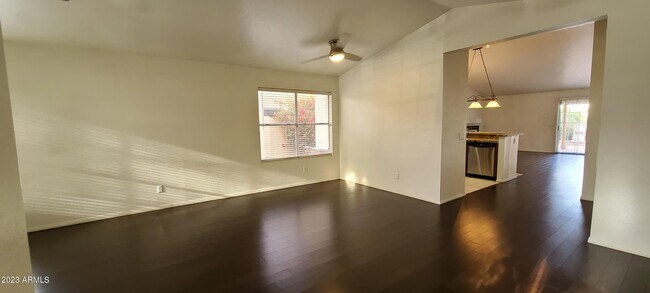 Foto del edificio - 675 S Vine St