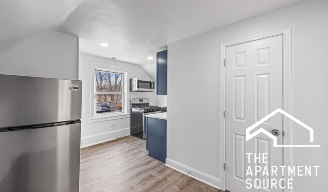 Building Photo - 3111 N Clifton Ave