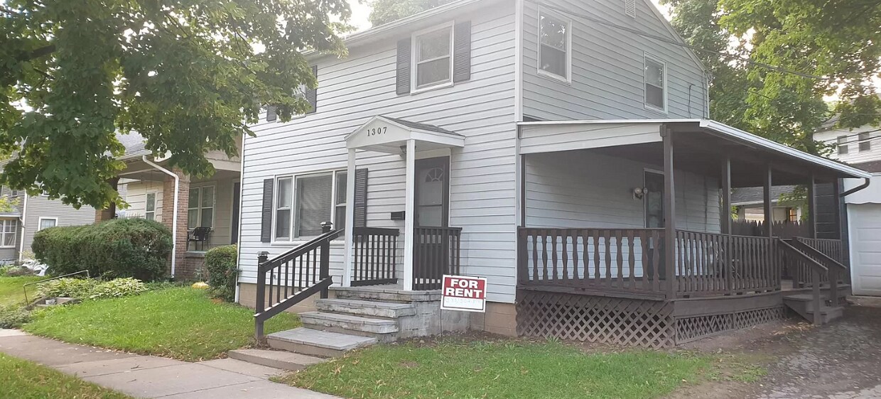 Primary Photo - 1307 Genesee St