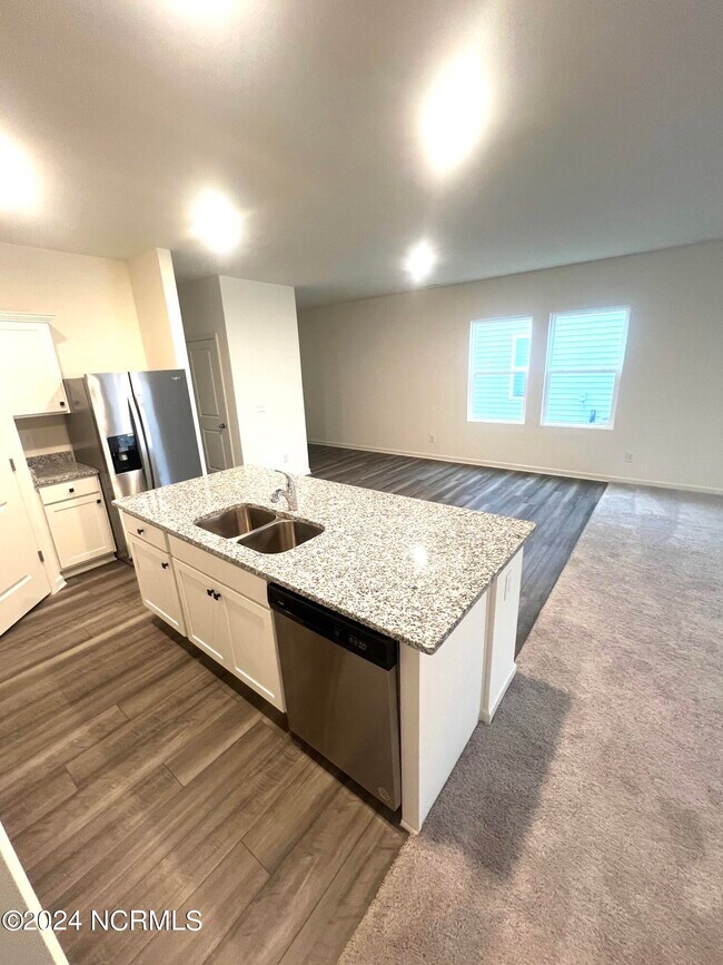 Building Photo - 3006 Chipper Ln W