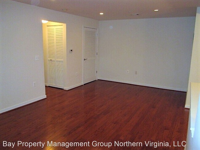 Building Photo - 1 br, 1 bath House - 4063 FOUR MILE RUN DR...