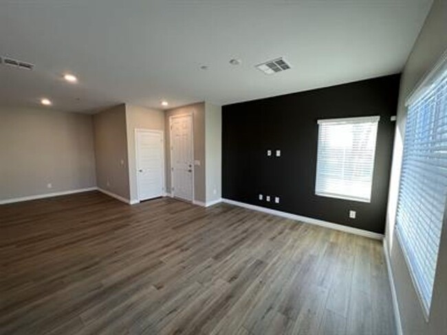 Foto del edificio - 3 Bedroom 2.5 Bathroom Townhome