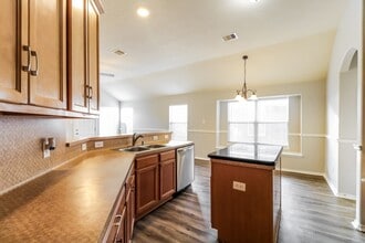 Building Photo - 21554 Kings Bend Dr
