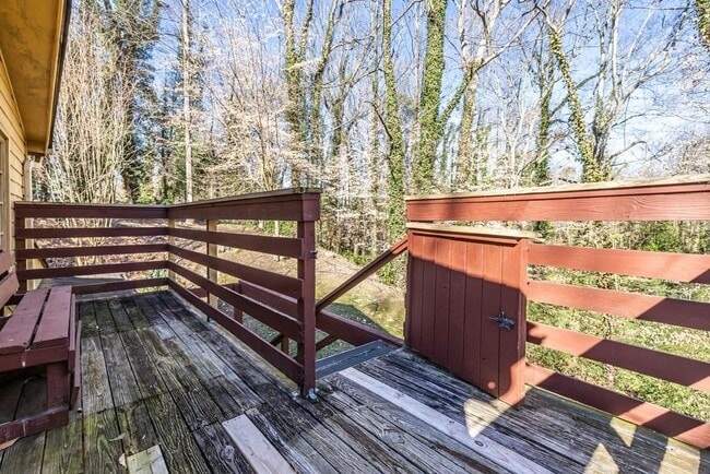 Foto del edificio - 1570 Spring Ln NW