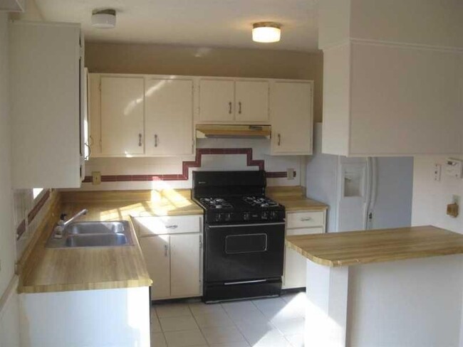 Foto del edificio - 888 Highland Terrace NE