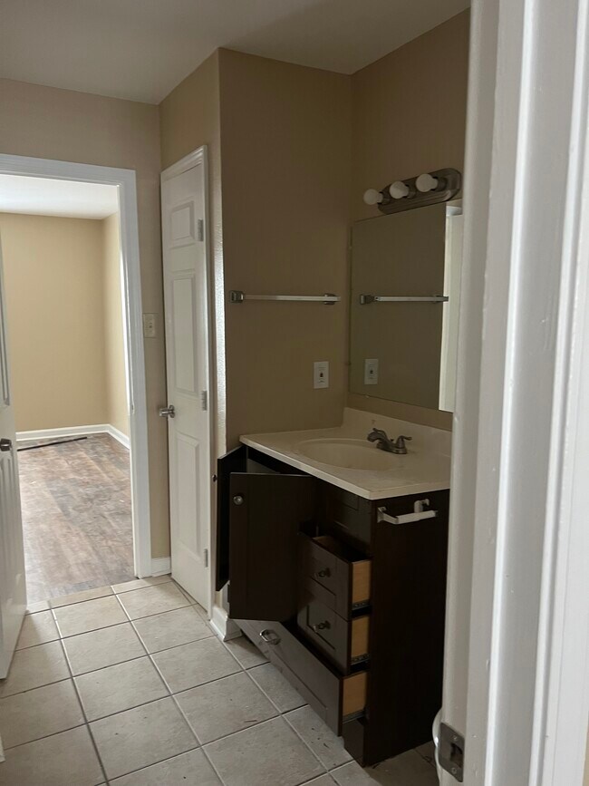 Foto del edificio - 1819 Southpointe Dr