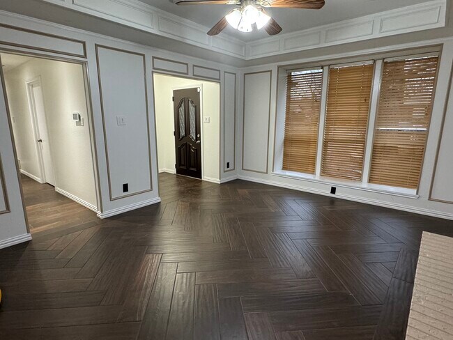 Foto del edificio - 700 Stoneybrook Dr