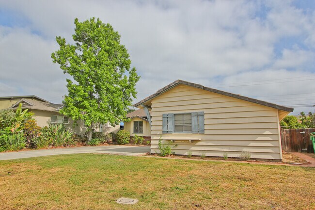 Building Photo - 731 Callita St