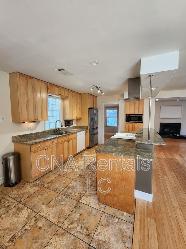 Building Photo - 2750 Ivanhoe Ln