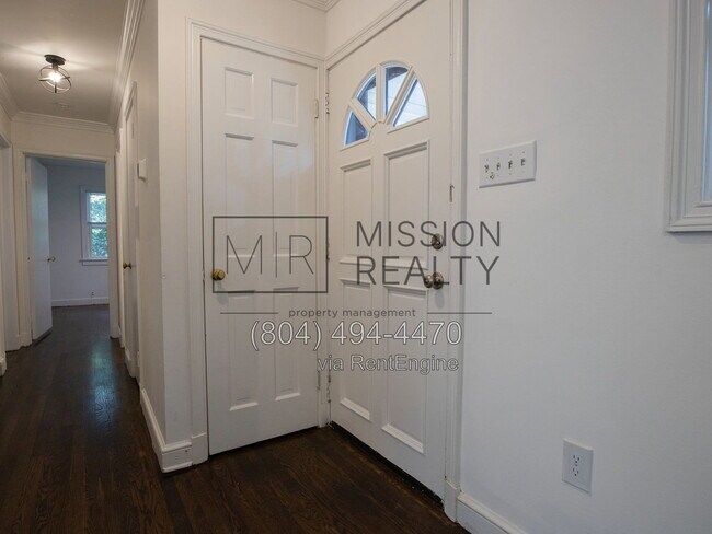 Foto del edificio - 3916 Lake Hills Rd