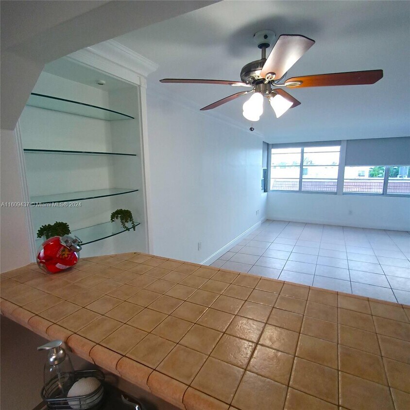 Primary Photo - 8000 Harding Ave