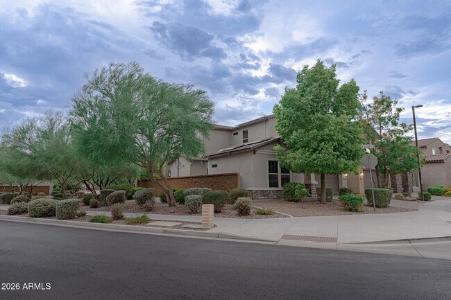 Foto del edificio - 6523 E Bluefield Ave