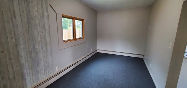Building Photo - 109 E Ash Ave