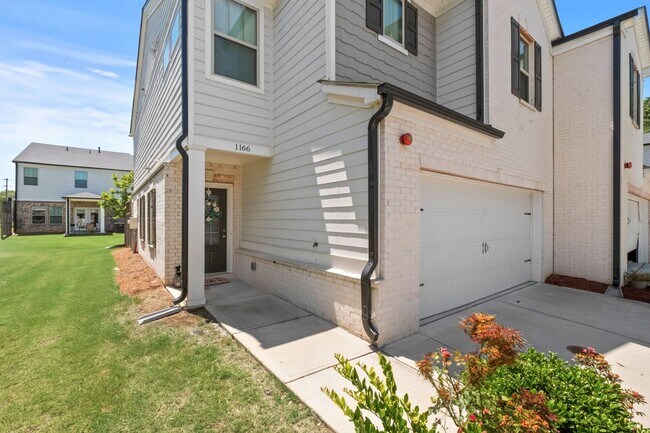 Building Photo - Gorgeous 3 BR/2.5 BA Townhome in Marietta-...