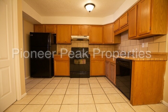 Primary Photo - 431 Barnhardt Cir