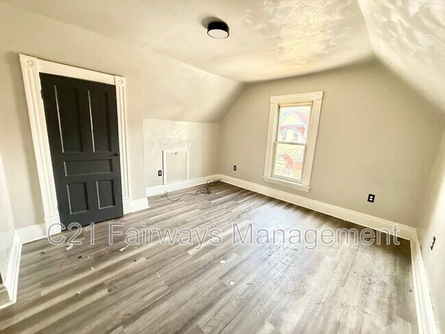 Photo - 427 2nd St Apartment