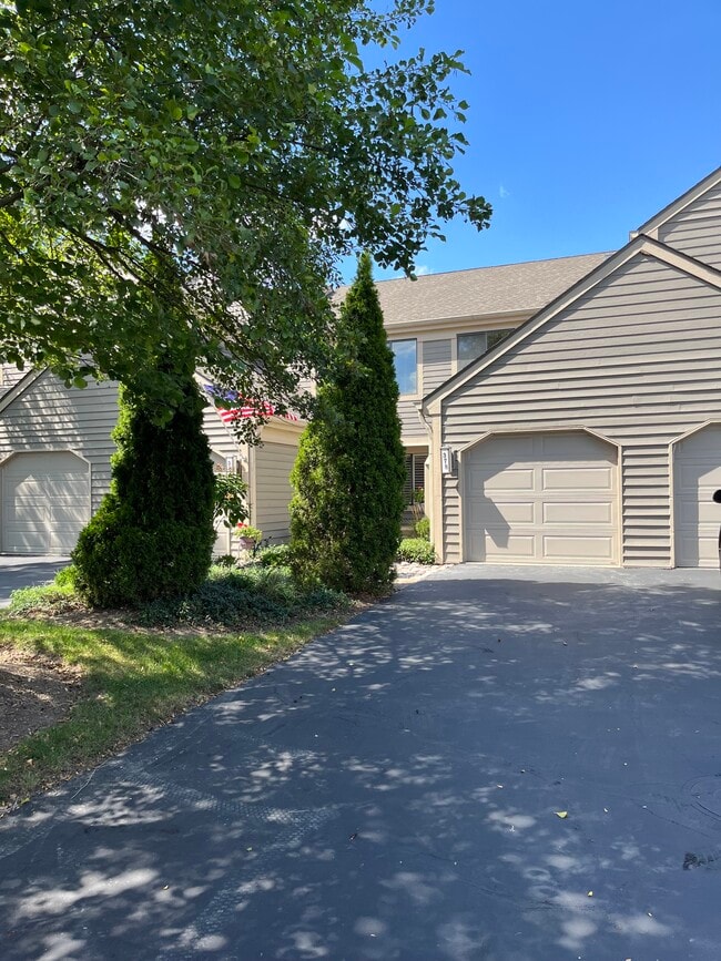 Building Photo - 378 White Oak Ln