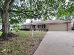 Building Photo - 1803 Cypress Dr