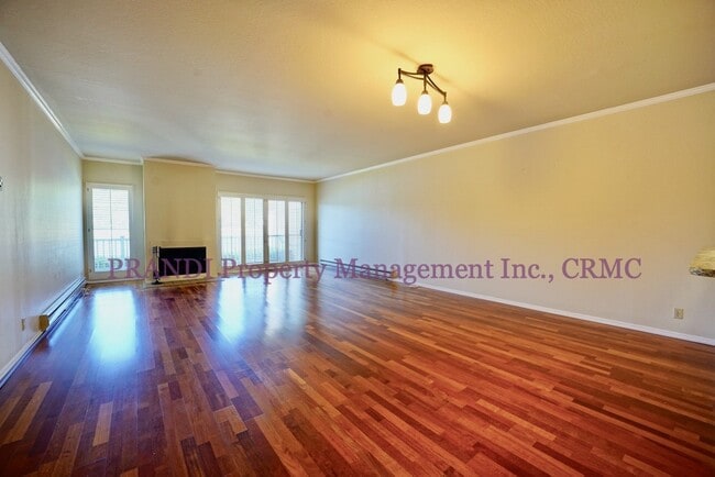 Foto del edificio - 2 Bedroom Condo with Waterfront Mt Tam Views