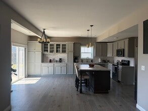 Building Photo - 3702 Delwood Dr