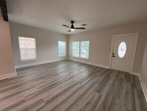 Building Photo - 224 Everton St