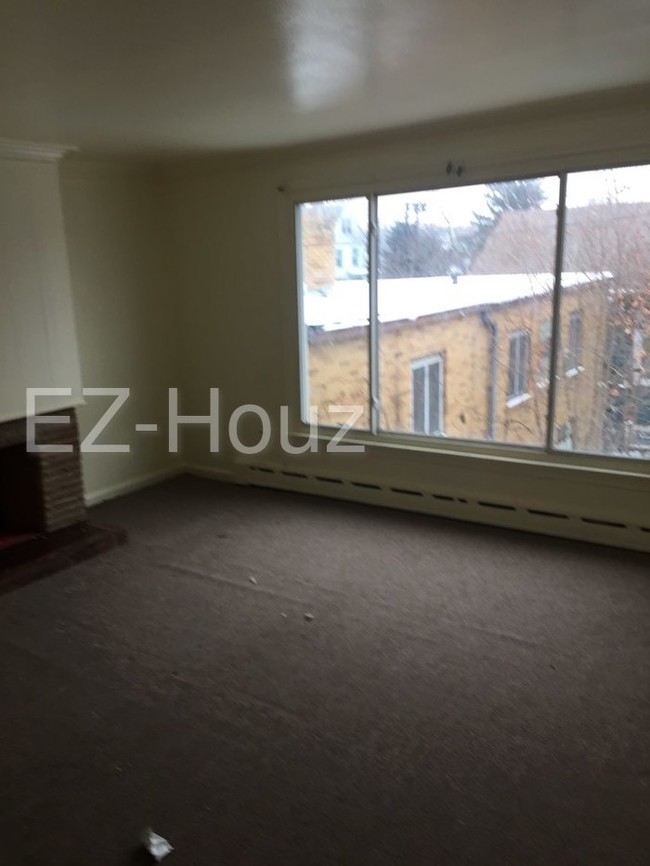 Foto del edificio - Lower newly renovated apartment