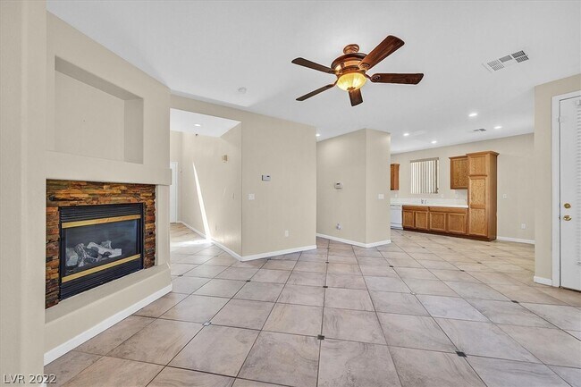 Foto del edificio - 6732 Canyon Maple St
